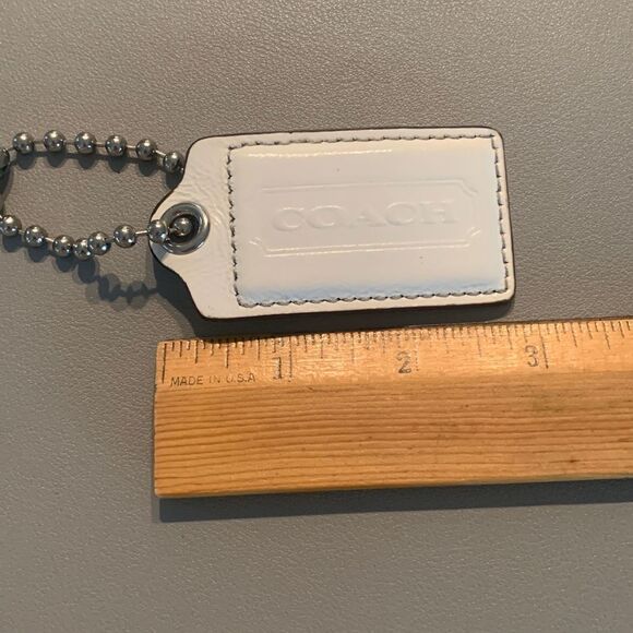 Large COACH White Leather Keychain - Picture 2 of 3